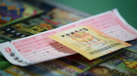 $1 billion Powerball jackpot drawing Canadians to Maine.